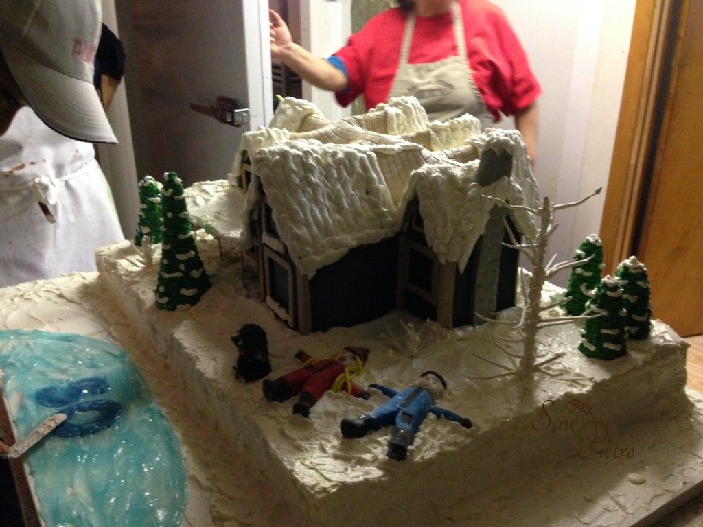 Fondant-Mansion-House-Cake-5